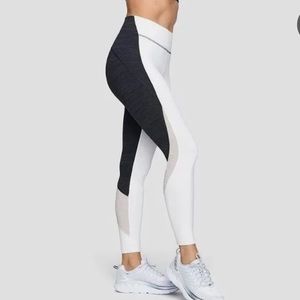 Outdoor Voices Zoom workout yoga pants in navy/white. 7/8 length size MEDIUM